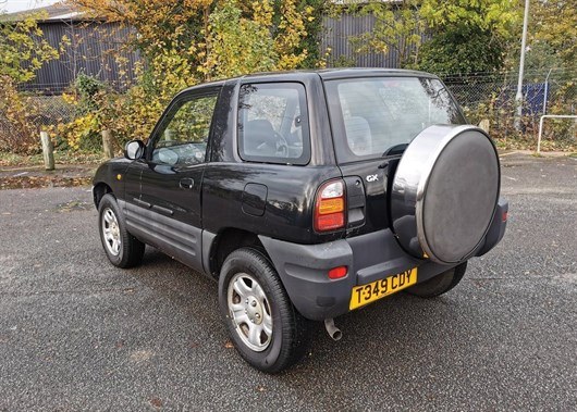 Toyota RAV 4 (2) (1)