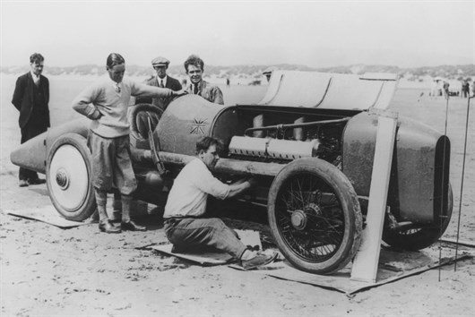 Sir Malcolm Campbell , Pendine Sands